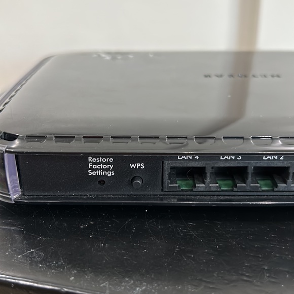 NETGEAR - UNIVERSAL DUAL BAND WIFI RANGE EXTENDER - Picture 5 of 5